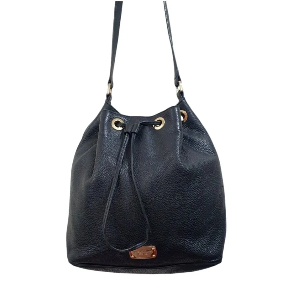 Michael Kors Jules Large Convertible Drawstring Leather Shoulder Bag-Black